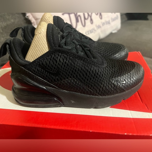 Nike 270 - Picture 2 of 4